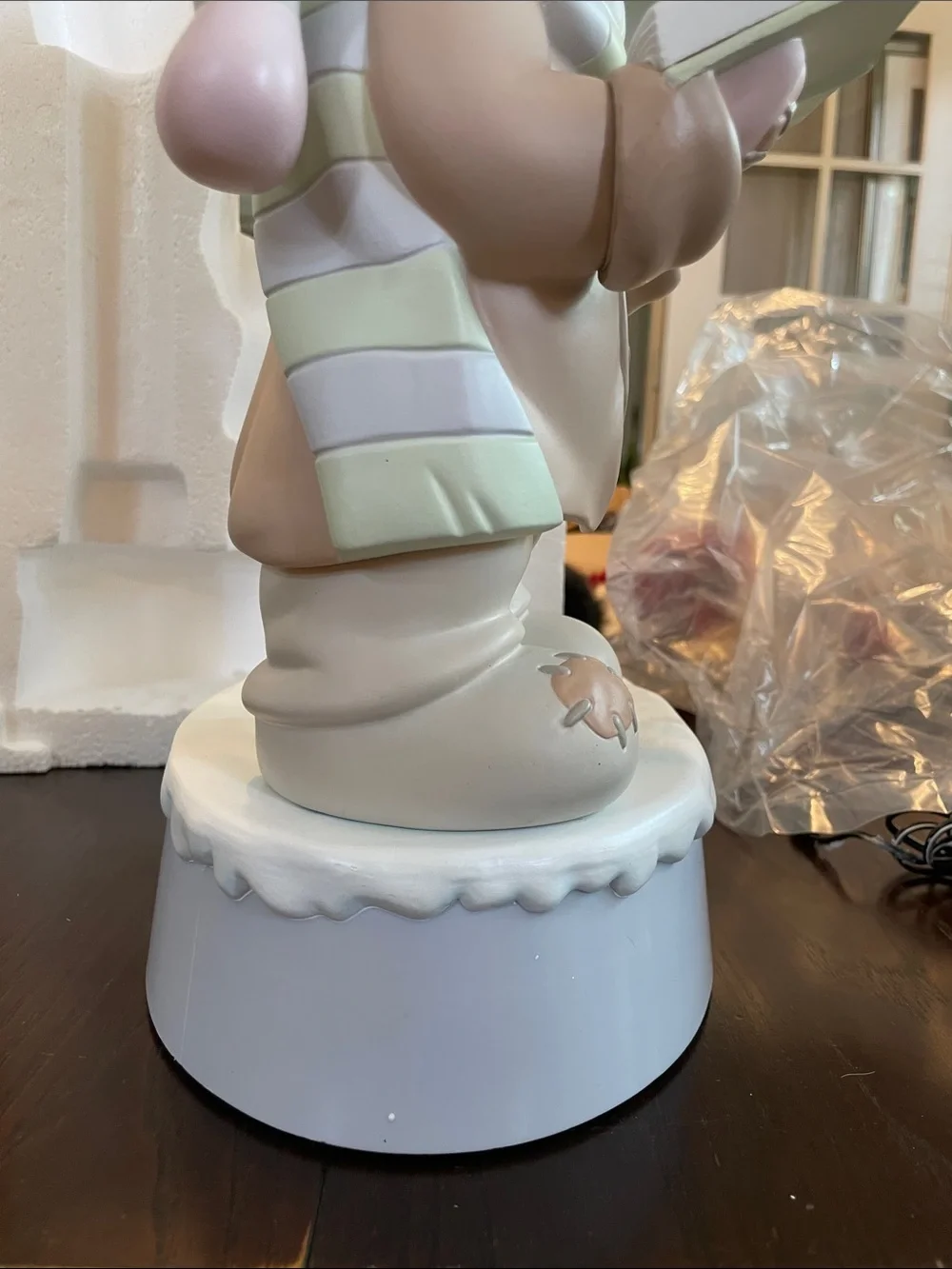 Precious Moments O Come All Ye Faithful Boy w Lightpost Animated Musical Display